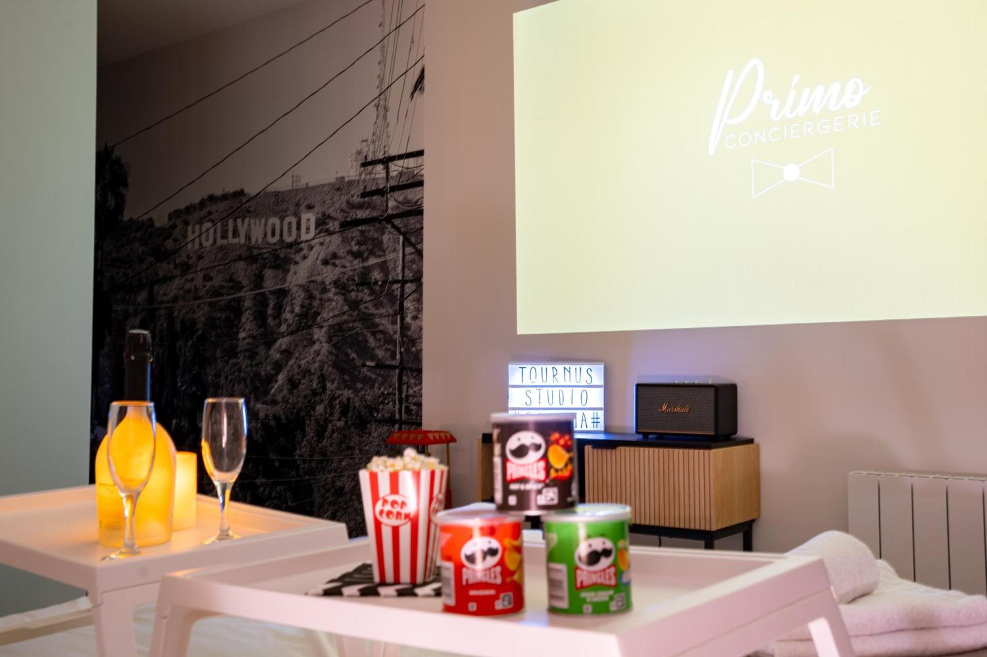Food And Chill - Deux Appartements Hypercentre - 1 Theme Cinema - By Primo C0Nciergerie 图尔尼 外观 照片
